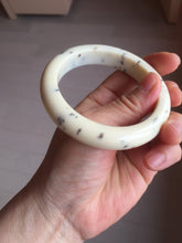 Load image into Gallery viewer, 58.4mm 100% Natural beige/yellow with black/brown flying dandelions Osmanthus fragrans cake nephrite Jade bangle HN70