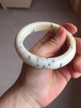 Load image into Gallery viewer, 58.4mm 100% Natural beige/yellow with black/brown flying dandelions Osmanthus fragrans cake nephrite Jade bangle HN70