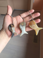 Load image into Gallery viewer, 52x23mm 100% Natural black brown yellow Buffalo Horn 3d carved fish Keychain, pendant, bag hanging group NJ3
