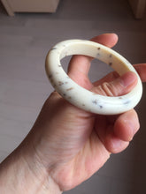 Load image into Gallery viewer, 58.4mm 100% Natural beige/yellow with black/brown flying dandelions Osmanthus fragrans cake nephrite Jade bangle HN70