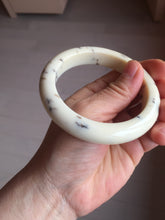 Load image into Gallery viewer, 58.4mm 100% Natural beige/yellow with black/brown flying dandelions Osmanthus fragrans cake nephrite Jade bangle HN70