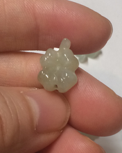 Load image into Gallery viewer, 100% natural type A legit green/yellow four-leaf clover jadeite jade pendants BG46