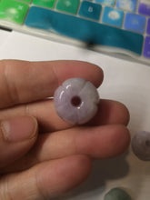 Load image into Gallery viewer, 16mm 100% natural light green/purple carved lotus jadeite jade beads K120