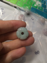 Load image into Gallery viewer, 16mm 100% natural light green/purple carved lotus jadeite jade beads K120