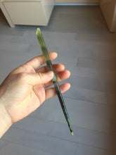 Load image into Gallery viewer, 19.5cm 100% Natural black light yellow black Xiu Jade (Serpentine) Hairpin AW58