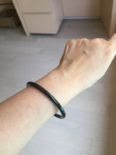 Load image into Gallery viewer, 54-64mm certified 100% Natural dark green black (青玉) slim round cut nephrite group Jade bangle HT106