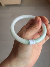 Load image into Gallery viewer, 55.4mm Certified 100% Natural type green/white with green floating flowers round cut Jadeite Jade bangle BK86-4660