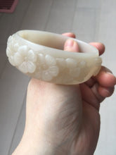 Load image into Gallery viewer, 61mm 100% natural light pink beige white Quartzite (Shetaicui jade) carved flowers bangle XY113