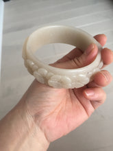 Load image into Gallery viewer, 61mm 100% natural light pink beige white Quartzite (Shetaicui jade) carved flowers bangle XY113