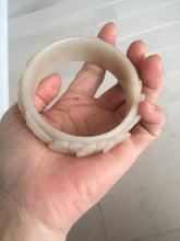 Load image into Gallery viewer, 61mm 100% natural light pink beige white Quartzite (Shetaicui jade) carved flowers bangle XY113