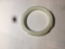 Load image into Gallery viewer, 57.5mm 100% Natural white carved feathers Xiu Jade (Serpentine) bangle SY53