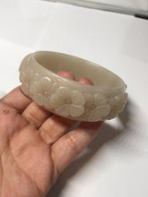 Load image into Gallery viewer, 61mm 100% natural light pink beige white Quartzite (Shetaicui jade) carved flowers bangle XY113