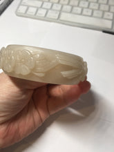 Load image into Gallery viewer, 61mm 100% natural light pink beige white Quartzite (Shetaicui jade) carved flowers bangle XY113