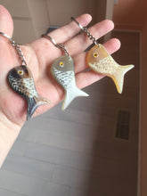 Load image into Gallery viewer, 52x23mm 100% Natural black brown yellow Buffalo Horn 3d carved fish Keychain, pendant, bag hanging group NJ3