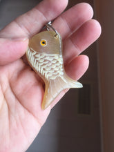 Load image into Gallery viewer, 52x23mm 100% Natural black brown yellow Buffalo Horn 3d carved fish Keychain, pendant, bag hanging group NJ3