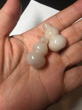 Load image into Gallery viewer, 100% natural icy purple/brown/red Quartzite (jinsi jade, 金丝玉) Golden Silk Jade gourd ( 葫芦, 福禄) pendant/handhold worry stone/desk decor SY73