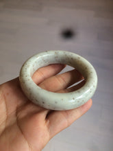 Load image into Gallery viewer, 51.8mm 100% Natural beige with black/brown flying dandelions Osmanthus fragrans cake nephrite Jade bangle HT93