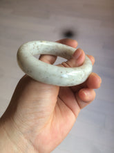 Load image into Gallery viewer, 51.8mm 100% Natural beige with black/brown flying dandelions Osmanthus fragrans cake nephrite Jade bangle HT93