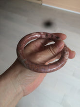 Load image into Gallery viewer, 58.9mm 100% natural Etruscan earth red round cut rose stone (Rhodonite)bangle XY76