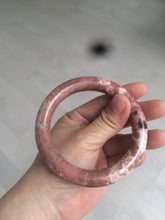 Load image into Gallery viewer, 58.9mm 100% natural Etruscan earth red round cut rose stone (Rhodonite)bangle XY76