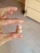 Load image into Gallery viewer, 100% natural icy purple/brown/red Quartzite (jinsi jade, 金丝玉) Golden Silk Jade gourd ( 葫芦, 福禄) pendant/handhold worry stone/desk decor SY73