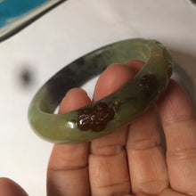 Load image into Gallery viewer, 51mm 100% Natural yellow/blue/brown/black carved bunny/window Xiu Jade (Serpentine) bangle XY11