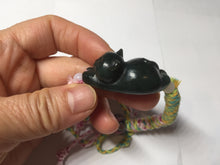 Load image into Gallery viewer, 100% Natural 3 d dark green black lounging cat woven thread nephrite bracelet HT131