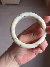 Load image into Gallery viewer, 58.4mm 100% Natural beige/yellow with black/brown flying dandelions Osmanthus fragrans cake nephrite Jade bangle HN70