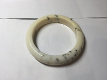 Load image into Gallery viewer, 58.4mm 100% Natural beige/yellow with black/brown flying dandelions Osmanthus fragrans cake nephrite Jade bangle HN70