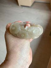 Load image into Gallery viewer, 55mm 100% natural light pale pink/gray/beige Quartzite (Shetaicui jade) carved flowers bangle SY51