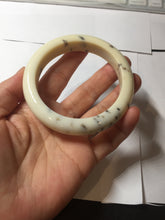 Load image into Gallery viewer, 58.4mm 100% Natural beige/yellow with black/brown flying dandelions Osmanthus fragrans cake nephrite Jade bangle HN70