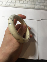 Load image into Gallery viewer, 58.4mm 100% Natural beige/yellow with black/brown flying dandelions Osmanthus fragrans cake nephrite Jade bangle HN70