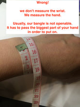 Load image into Gallery viewer, How the know your Jade Bangle size and how to wear a small bangle