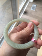Load image into Gallery viewer, Certified 57.5 mm 100% Natural green/ white round cut twist vintage style nephrite Jade bangle X47-1194