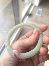 Load image into Gallery viewer, Certified 57.5 mm 100% Natural green/ white round cut twist vintage style nephrite Jade bangle X47-1194