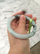 Load image into Gallery viewer, 56.7mm certified type A 100% Natural light/dark green round cut Jadeite Jade bangle Q57-3070