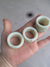 Load image into Gallery viewer, 100% Natural beige with brown flying dandelions nephrite Jade men's thumb ring HE10