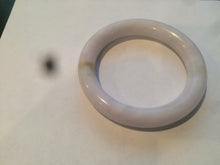 Load image into Gallery viewer, 55mm 100% natural Type A light purple/white round cut jadeite jade bangle Z109