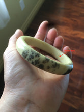Load image into Gallery viewer, 58.9mm100% Natural butter yellow with black floating wildflowers Xiu Jade Serpentine bangle T348