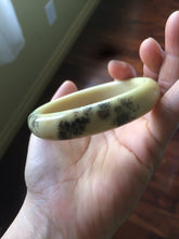 Load image into Gallery viewer, 58.9mm100% Natural butter yellow with black floating wildflowers Xiu Jade Serpentine bangle T348