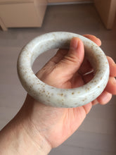 Load image into Gallery viewer, 58.4mm 100% Natural beige/white with black/brown flying dandelions Osmanthus fragrans cake Chubby nephrite Jade bangle HN90
