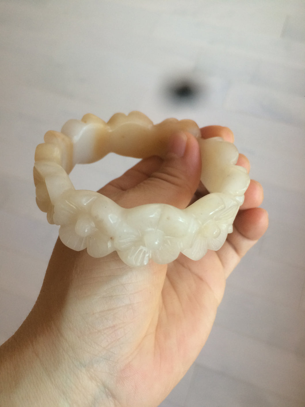 56.7mm 100% natural light yellow/white Quartzite (Shetaicui jade) carved galsang flower(格桑花) bangle XY68