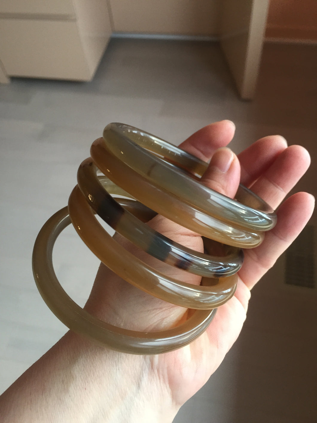 60-64.5mm 100% Natural black brown beige slim Buffalo Horn bangle group CB56