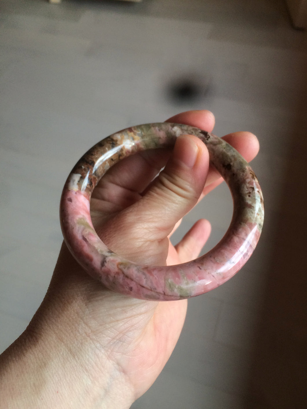 55.5 100% natural red/pink/black/gray chubby round cut rose stone (Rhodonite) bangle SY23