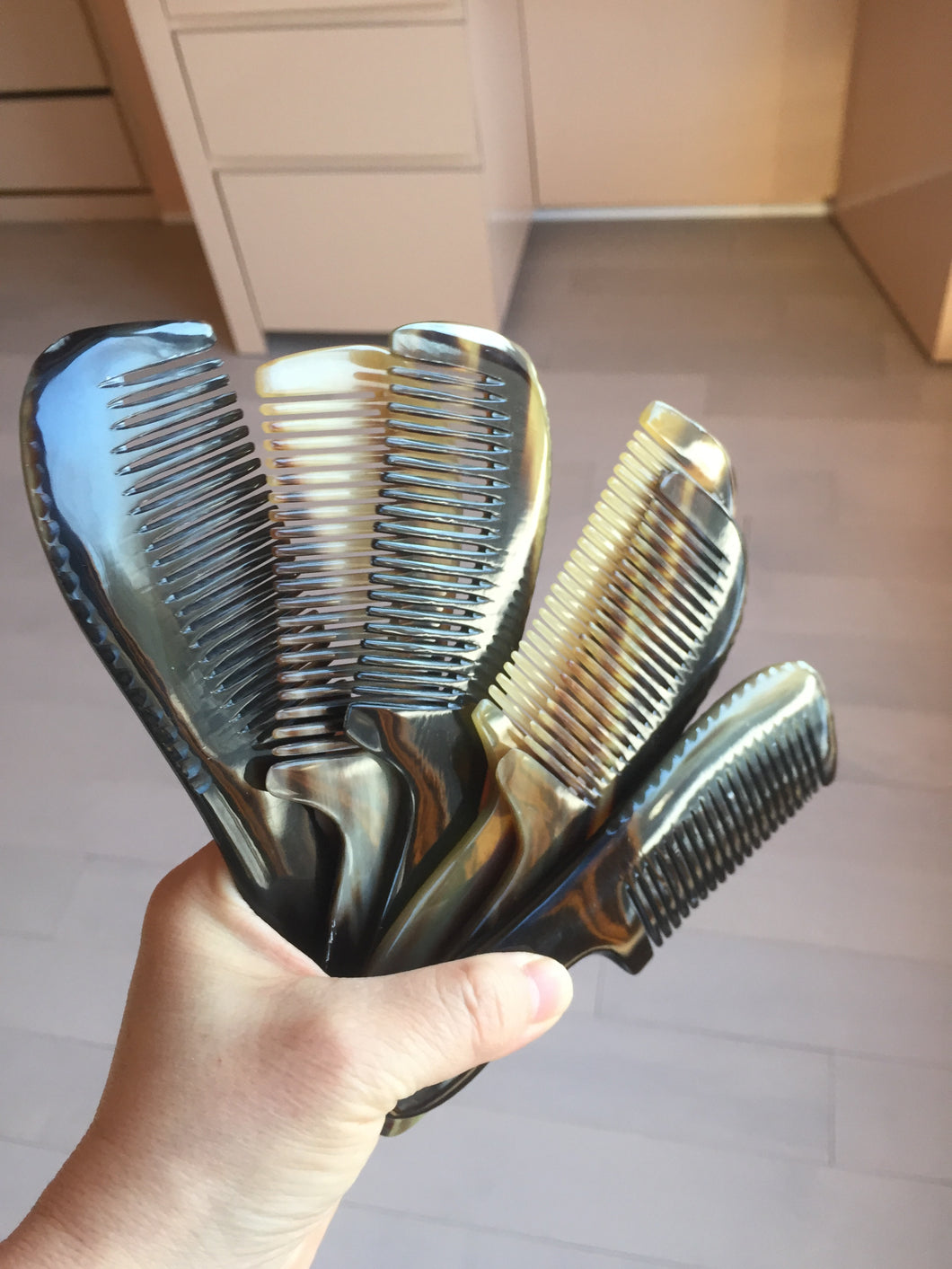 15.5cm 100% Natural black yellow Buffalo Horn Comb with flaws group AW9