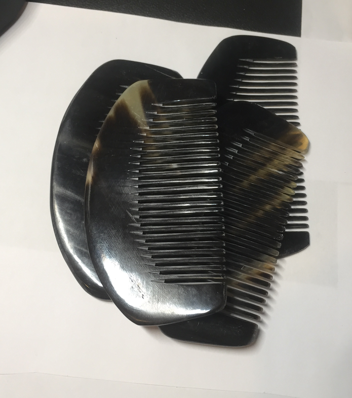 10x5cm 100% Natural black brown yellow Buffalo Horn half moon Comb with flaws group NJ1