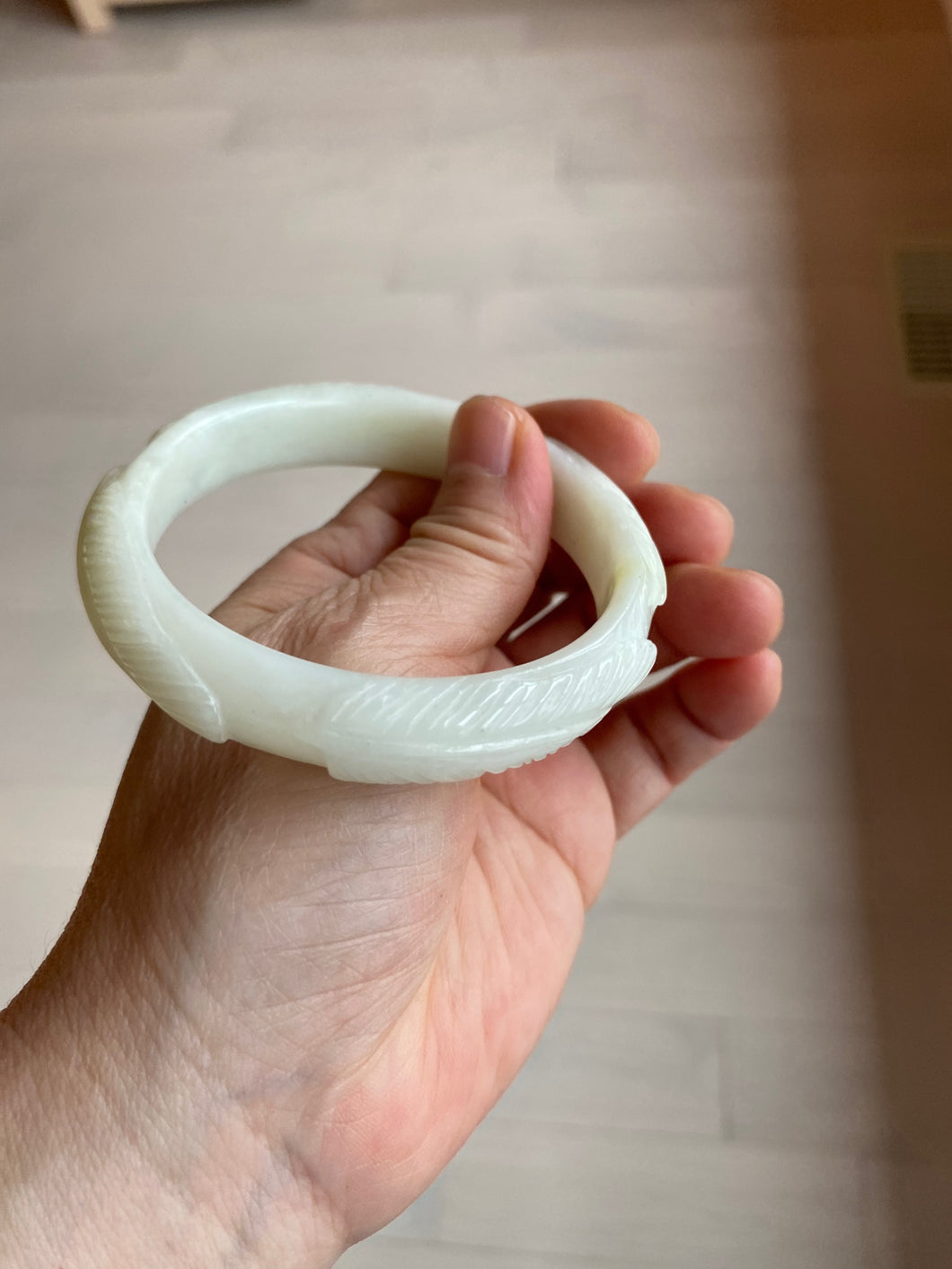 57.5mm 100% Natural white carved feathers Xiu Jade (Serpentine) bangle SY53