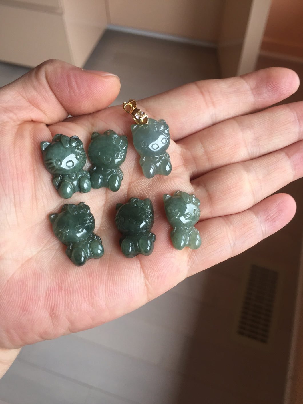Type A 100% Natural oily dark green/light green/white jadeite jade cat kitty pendant PB118