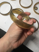 Load image into Gallery viewer, 66.7-71.1mm 100% Natural black brown beige thin Buffalo Horn bangle group AW10
