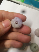 Load image into Gallery viewer, 16mm 100% natural light green/purple carved lotus jadeite jade beads K120
